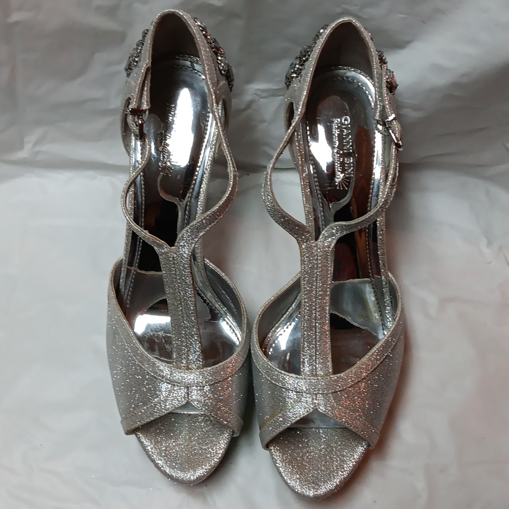 Gianni Bini Silver Heels with Peep-Toe Design and Stiletto Heel Size 10 - Picture 3 of 16